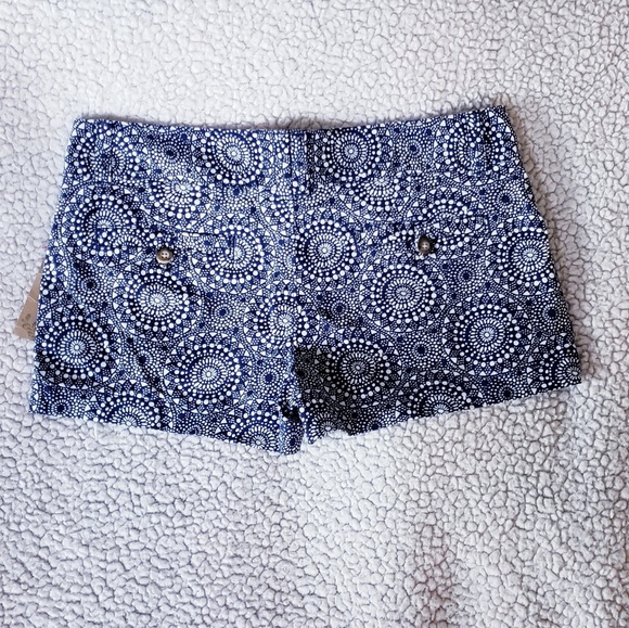 Red Camel Printed Shorts - Picture 4 of 6